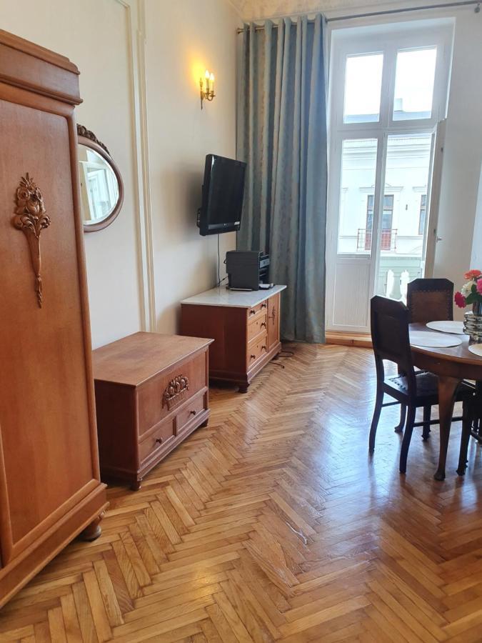Prestige Aparthotel Piotrkowska 82 - Wyjatkowy Widok Na Deptak Łódź Exteriör bild